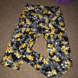 Black and yellow lularoe soft leggings
